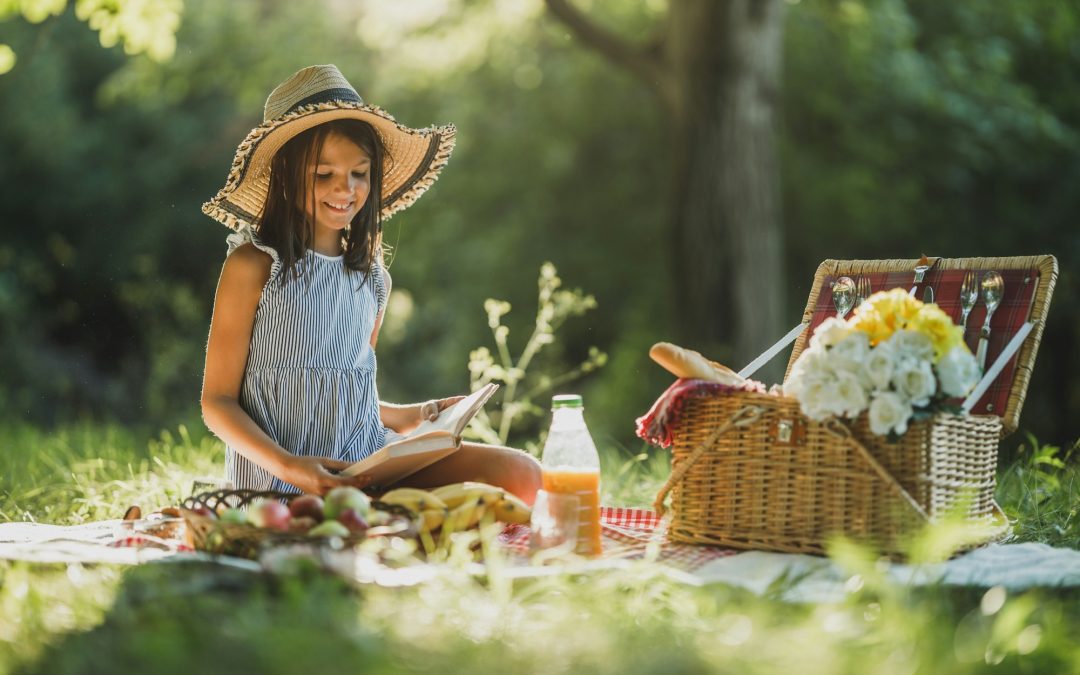 A Perfect Day Under the Sun: Creative Ideas for a Family and Pet-Friendly Picnic